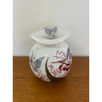 Signierte Vase Aus Massivem Glas Mit Schmetterlingen Und Blumen 70Er Mid Century Vintage von HannoverVintagestore