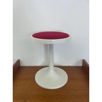 Space Age Tulpenhocker/Klavierhocker Höhenverstellbarer Hocker in Weiß Mit Rotem Stoff-Bezug 70Er Mid Century Vintage von HannoverVintagestore
