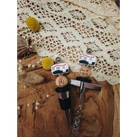 Weinflaschenverschluss & Korkenzieher Mit Camper-Motiv - Geschenk Für Camping-Fans Und Weinliebhaber von Hanobunt
