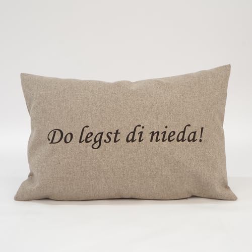Kissenbezug 40x60 cm im Landhausstil mit bayrischem Spruch – Zierkissen, Dekokissen, Couchkissen, Mikrofaser mit Reißverschluss – Alpenstil Deko & Geschenkidee (Do legst di nieda! Braun) von Hans-Textil-Shop