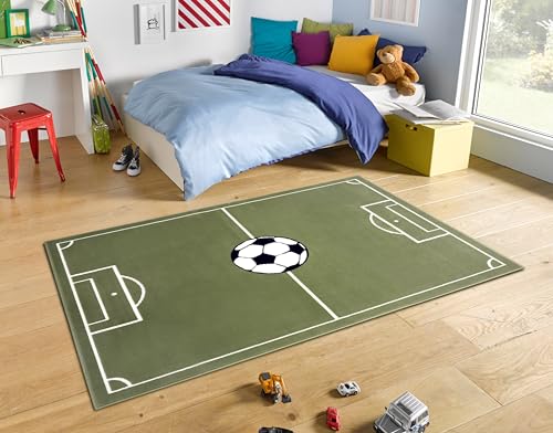 Hanse Home Adventures Kinderteppich Fußball - Kurzflor Teppich Junge Mädchen Spielteppich Modern Spielfeld Fussball Kinder-Teppich für Kinderzimmer, Spielzimmer - 120x170cm, Grün Hanse Home Adventures Kinderteppich Fußball - Kurzflor Teppich Junge Mädchen Spielteppich Modern Spielfeld Fussball Kinder-Teppich für Kinderzimmer, Spielzimmer - 120x170cm, Grün von Hanse Home