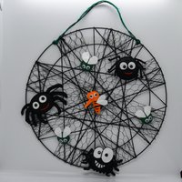 Halloween Dekor Kranz Hoop| Süße Spinnen Insekten| Wohndeko| Kinder Party Dekoration| Lustiger Türbügel| Wandbehang von HappeaMinds