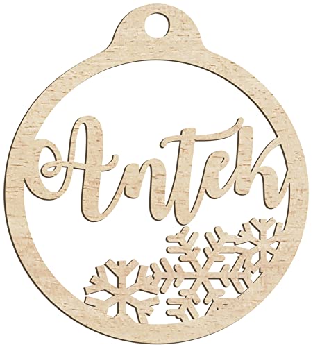 Happenings-Decorations Personalisierte Weihnachtskugel aus Holz, graviert, Geschenk für die Feiertage, jeder Name, hängende Baumdekoration, natürliches Dekor (Modell 4) von Happenings