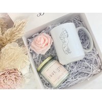 Muttertags-Box Individuell Gezeichnete Familientasse - Familienillustrationszeichnung Personalisierte Mama-Tasse Einzigartiges Geschenk Für Mama von HappilyChicDesigns