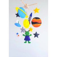 Aliens Ufo Nasa Mission Weltraum Rakete Baby Wiege Mobile Kinderzimmer Deko Planet Saturn Mars Mond Sterne Bunt Lustig von HappinessBabyToys