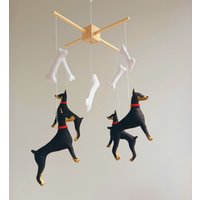 Dobermann Baby Mobile, Hunde Kinderzimmer Tiere Babybett Hänge Mobile, Junge Mädchen Mobile von HappinessBabyToys