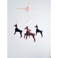 Dobermann Baby Mobile, Hunde Kinderzimmer Tiere Babybett Hänge Mobile, Junge Mädchen Mobile von HappinessBabyToys