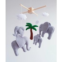 Elefant Filz Baby Krippe Mobile von HappinessBabyToys