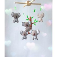 Filz Mobile Baby Wiege Mobile Junge Kinderzimmer Mädchen Krippe Koala Bär Tier Neues Geschenk von HappinessBabyToys