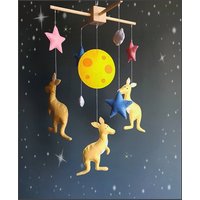 Känguru Baby Mobile Krippe Filz Junge Handgemachte Mädchen Kinderbett Tiere Kinderzimmer Dekor Hängen von HappinessBabyToys