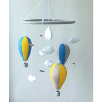 Luftballon Mobile, Wolke Hängendes Neutrales Kinderzimmer Filz Mädchen Junge Handgemachtes Mobile von HappinessBabyToys