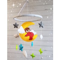 Rotes Kinderzimmer Mobile Baby Krippe Mobile Bär Niedliches Filz Mädchen von HappinessBabyToys