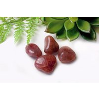 Erdbeerquarz Trommelstein 3 Stück | Roter Aventurin Himbeerquarz Erdbeerquarz Trommelstein 3 Stück | Roter Aventurin Himbeerquarz von HappinessandLoveDE