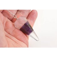 Pendel Goldenes Dreieck Wahlweise Mit Pendelbrett Und Pendeltasche | Edelsteinpendel Aus Bergkristall, Amethyst Rosenquarz Pendel Goldenes Dreieck Wahlweise Mit Pendelbrett Und Pendeltasche | Edelsteinpendel Aus Bergkristall, Amethyst Rosenquarz von HappinessandLoveDE