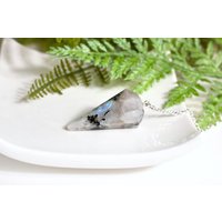 Pendel Weisser Labradorit | Aus Weissem Weiss Set Mit Brett Und Tasche Wahlweise Pendel Weisser Labradorit | Aus Weissem Weiss Set Mit Brett Und Tasche Wahlweise von HappinessandLoveDE