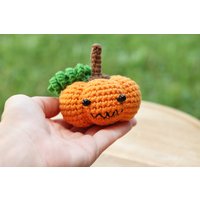 Niedliche Kürbis Plüschtier Tablett Dekor Creepy Halloween Ornamente von HappyBabyCrochetToys