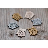 24 Stück Kleine Eulen Aus Holz, 2 cm, Set Mit 3 Farben, Handgefertigte Waldtierschmuck, Rustikale Walddekoration, Holzeulen, Holzeulen von HappyCraftsDIY