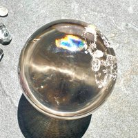 Klare Citrinkugel 4cm Mit Regenbogeneinschluss von HappyMinerals