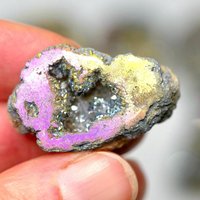 Rainbow Aura Quarz Druse | Titan Beschichteter Stein Regenbogen Kristall Aus Marokko Farbiger Taschenstein von HappyMinerals