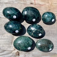 Selten Grüner Apatit | Du Wählst Handgeschliffener Stein 5 cm Selten Grüner Apatit | Du Wählst Handgeschliffener Stein 5 cm von HappyMinerals
