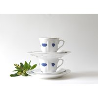 Teegedeck Blaue Blume. Gustavsberg Schweden. 2 X Tassen, Untertassen Und Teller. Blo Blom Alt Teegedeck Blaue Blume. Gustavsberg Schweden. 2 X Tassen, Untertassen Und Teller. Blo Blom Alt von HappyMooseVintage