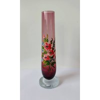 Atemberaubende Vintage Handbemalte Florale Rote Glas Dekorative Vase von HappythingsLT