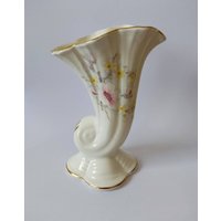 Vintage Retro Unregelmäßige Dekorative Vase Feines Knochen Chine von HappythingsLT