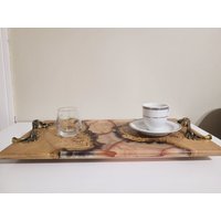 Personalisiertes Epoxy-Tablett, Dekoratives Tablett, Epoxid-Holztablett, Handgefertigtes Serviertablett, Mesh-Tablett Personalisiertes Epoxy-Tablett, Dekoratives Tablett, Epoxid-Holztablett, Handgefertigtes Serviertablett, Mesh-Tablett von HardenWoodCo