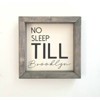 Auf Bestellung. Kein Schlaf Bis Brooklyn. Von Den Beastie Boys Inspiriertes Dekor. Songtext. Kunst. Landhausstil. Kostenloser Versand Auf Bestellung. Kein Schlaf Bis Brooklyn. Von Den Beastie Boys Inspiriertes Dekor. Songtext. Kunst. Landhausstil. Kostenloser Versand von HardyDesignBoutique