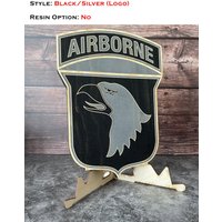 Flüssiges Harz 101st Luftgetragene Massivholz Militärplakette von HardyMillworkLLC