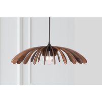 Holz Pendelleuchte, Mid Century Modern, Handgefertigte Lampe, Leuchte, Kronleuchter, Industrielampe, Lampenschirm, Minimal Moderne Lampe von HareaDesign