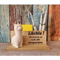 Lama Geschenk Lustige Schreibtisch Deko Alpaka Stiftehalter Organizer Mit Spruch Kollegin Büro Holz Handgemacht von HarmonyHandmadeWaren