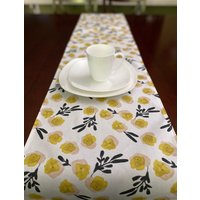 Senffarbener Tischläufer/Gelber Landhausstil Florale Bettwäsche von HarmonyInYourHome