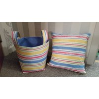 Großer Aufbewahrungskorb Aus Stoff Mit Griffen. Passender Kissenbezug. Designer Regenbogen Streifen 100% Baumwolle. Separat Erhältlich Großer Aufbewahrungskorb Aus Stoff Mit Griffen. Passender Kissenbezug. Designer Regenbogen Streifen 100% Baumwolle. Separat Erhältlich von HarpandBalalaika