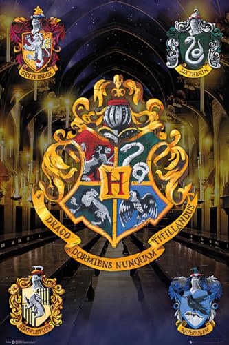 Harry Potter Poster - Hogwarts mit Allen Häuserwappen von Harry Potter