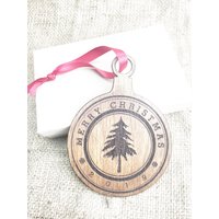 2022 Jahre Weihnachtsschmuck Holz Rustikale Baumschmuck Geschenk Stocking Stuffer Secret Santa Jährliche Gedenkverzierung von HartGiftCo