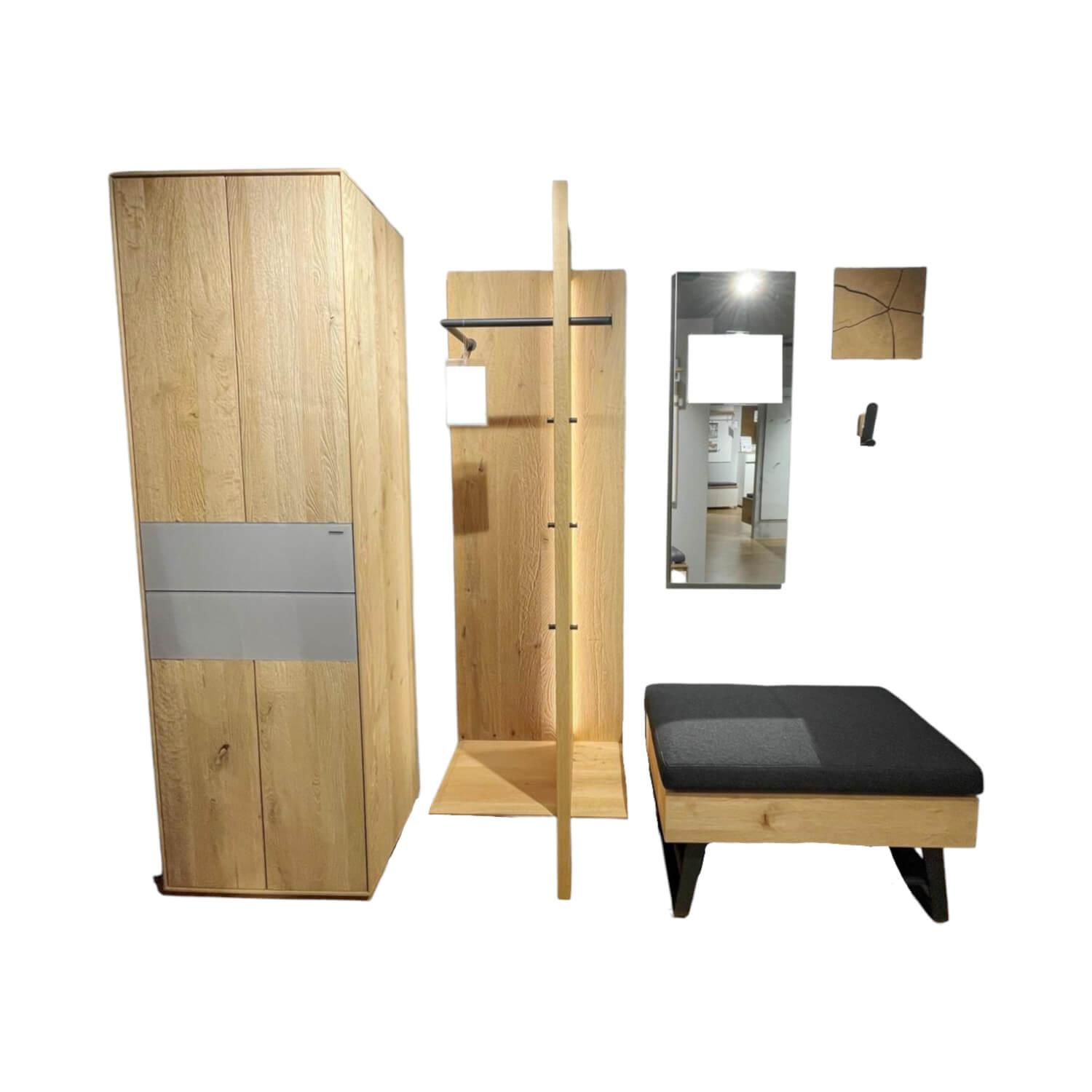 Garderobe 6004 Kerneiche Massiv Natur Gebürstet Braun Riffholzapplikationen Absa... von Hartmann