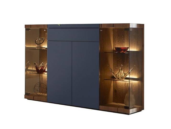 Hartmann Vara Highboard 7210W-6151A in Kerneiche Umato Massiv sägerau gebürstet mit Metall Anthrazit und Glastüren sowie Rückwand in Riffholz Hartmann Vara Highboard 7210W-6151A in Kerneiche Umato Massiv sägerau gebürstet mit Metall Anthrazit und Glastüren sowie Rückwand in Riffholz von Hartmann