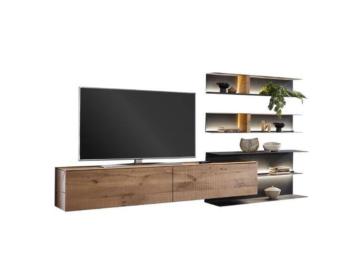 Hartmann Vara Wohnkombination V48 in Kerneiche Umato Massivholz sägerau gebürstet mit modernen Metallregalen Beleuchtung optional wählbar von Hartmann