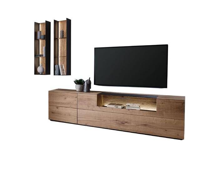 Hartmann Vara Wohnkombination V54 in Kerneiche Umato Massivholz sägerau gebürstet mit modernen Metallakzenten Beleuchtung optional wählbar Hartmann Vara Wohnkombination V54 in Kerneiche Umato Massivholz sägerau gebürstet mit modernen Metallakzenten Beleuchtung optional wählbar von Hartmann