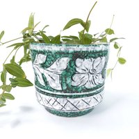 Übertopf Es Keramik Ritzdekor Grün Weiß Blumen Dekor Blumendekor von HashtagVintageEsmee