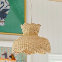 Anar Rattan Scalloped Lampenschirm/Pendelleuchte | Medium von HastshilpEngland