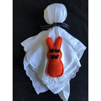 Vintage Leinen Hängen Ostergeist, Springoween, Jack O'lantern Bunny Rabbit, Geist Dekoration, Gruseliger Halloween von HauntedHeikaHandmade