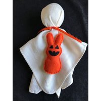 Vintage Leinen Hängender Hase Geist, Ostern, Springoween, Stoff Geister Dekoration, Gruseliger Halloween Geist von HauntedHeikaHandmade