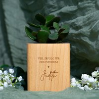Studium Start Geschenk, Pflanzentopf Mit Gravur, Studienbeginn Personalisiertes Geschenk Student, Bachelor Master, Hochwertiges Holz von HausEsther
