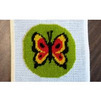 70Er Jahre Stickapplikation Schmetterling Kunst | Eingerahmtes Embroidery Decor von HausModern