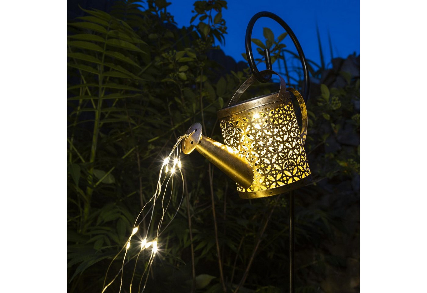 Haushalt International LED Solarleuchte Solar-Gartenstecker Gießkanne Lichterkette Solarbeleuchtung, flackernde LED simuliert fließendes Wasser, LED fest integriert, warmweiß, Lichtstränge mit insgesamt 40 warmweißen LEDs Haushalt International LED Solarleuchte Solar-Gartenstecker Gießkanne Lichterkette Solarbeleuchtung, flackernde LED simuliert fließendes Wasser, LED fest integriert, warmweiß, Lichtstränge mit insgesamt 40 warmweißen LEDs von Haushalt International