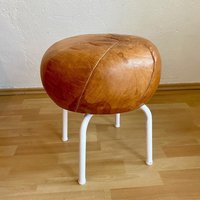 Hocker, Medizinball, Sitzmöbel Hocker, Medizinball, Sitzmöbel von Hausmannskunst