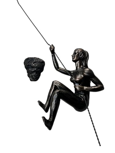 Haute Collage Kletternde Frau mit ihrem rechten Arm nach oben enthält eine Rock-Nagelkappe, weibliche Klettererin, abenteuerliche Mädchen-Skulptur zum Aufhängen an der Wand von Haute Collage