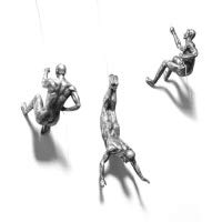 Trio of Climbing Men 3 x große Antik Silber Klettern Abseilen hängende Ornamente Figuren Set von 3 Wandbehang Figuren Skulptur Wandkunst Harz und Bungee Jumping von Haute Collage